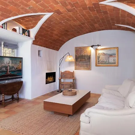 Exquisite In The Empordà Costa Brava